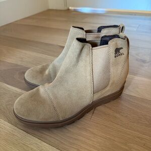 Sorel Evie II Tan Suede Chelsea Boots